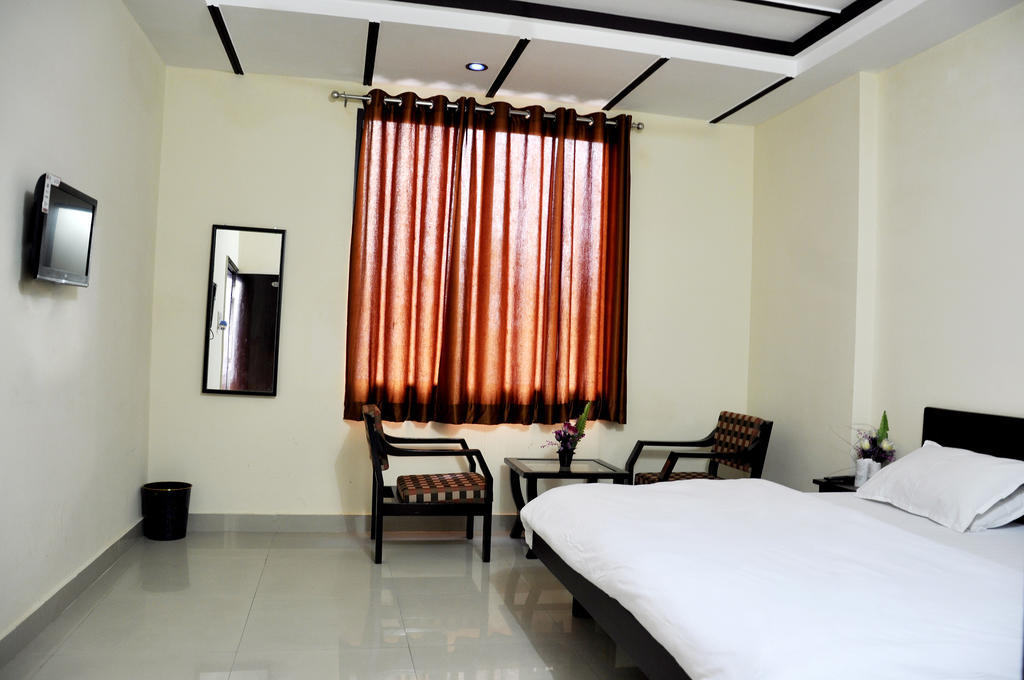 Hotel Aananda Haridwar Bagian luar foto